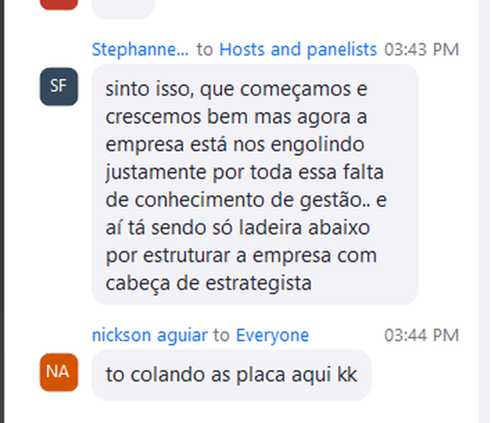 Comentário no chat do Zoom de uma participante dizendo que a empresa está engolindo ela